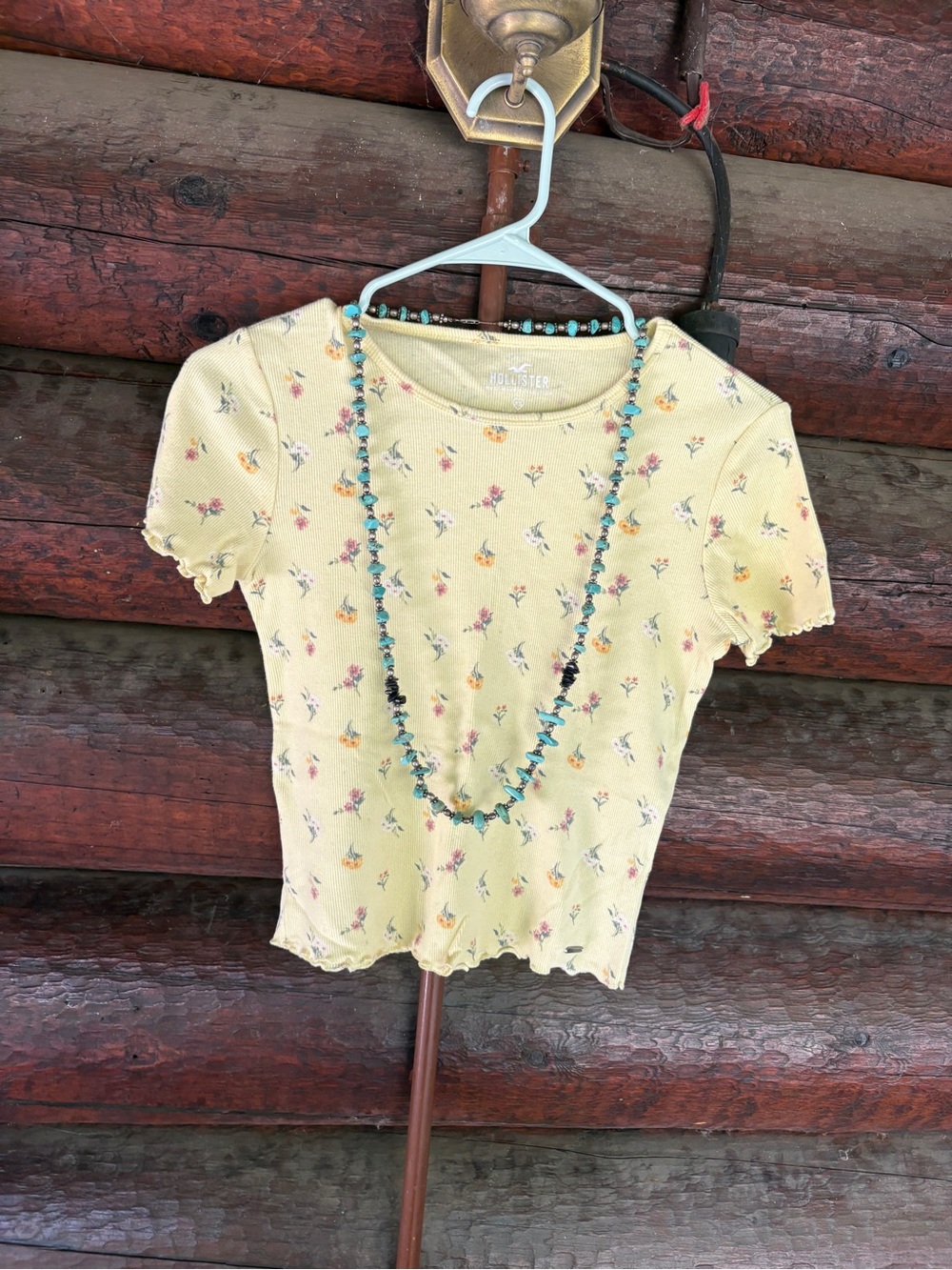 Hollister Pale Yellow Floral Ribbed Short Sleeve crop baby Tee t-shirt XS cotton